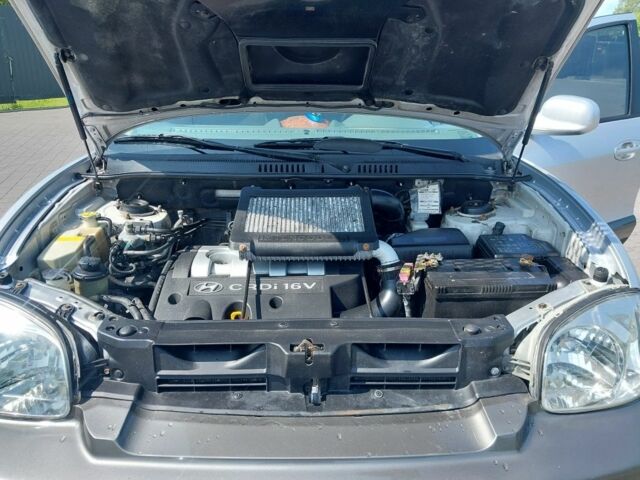 Сірий Хендай Санта Фе, об'ємом двигуна 2 л та пробігом 250 тис. км за 5950 $, фото 5 на Automoto.ua