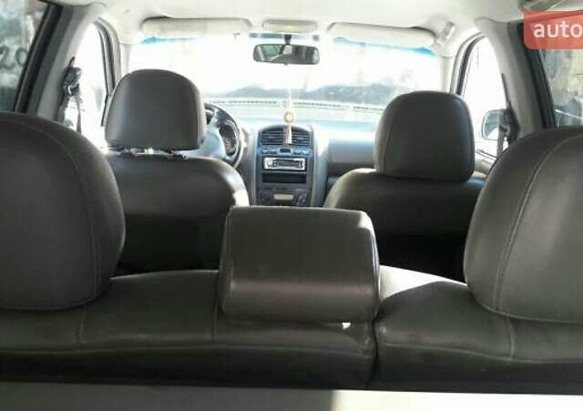 Серый Хендай Санта Фе, объемом двигателя 2 л и пробегом 425 тыс. км за 5100 $, фото 9 на Automoto.ua