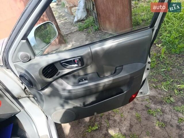 Серый Хендай Санта Фе, объемом двигателя 2 л и пробегом 304 тыс. км за 2800 $, фото 17 на Automoto.ua