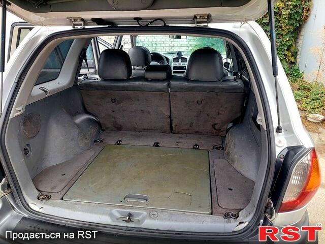 Сірий Хендай Санта Фе, об'ємом двигуна 2 л та пробігом 300 тис. км за 2450 $, фото 7 на Automoto.ua