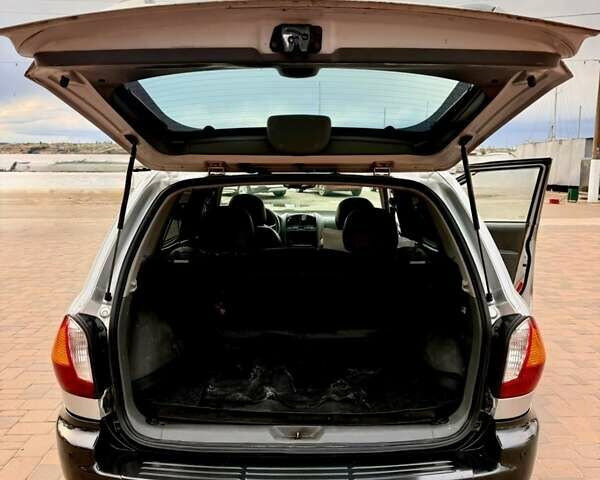 Серый Хендай Санта Фе, объемом двигателя 3.49 л и пробегом 319 тыс. км за 5300 $, фото 12 на Automoto.ua