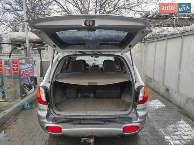 Серый Хендай Санта Фе, объемом двигателя 2 л и пробегом 289 тыс. км за 4900 $, фото 4 на Automoto.ua