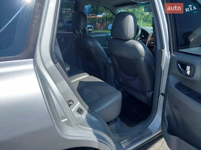 Серый Хендай Санта Фе, объемом двигателя 1.99 л и пробегом 300 тыс. км за 5650 $, фото 23 на Automoto.ua