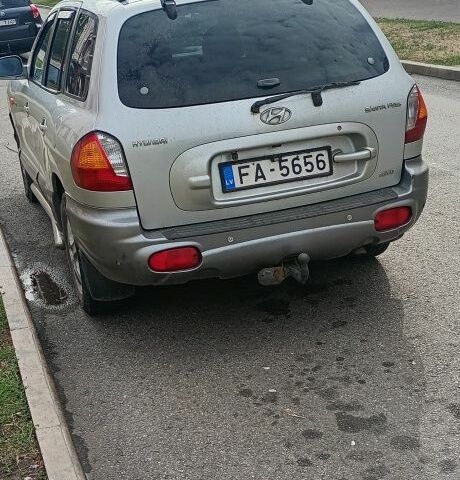Сірий Хендай Санта Фе, об'ємом двигуна 2 л та пробігом 200 тис. км за 3809 $, фото 1 на Automoto.ua