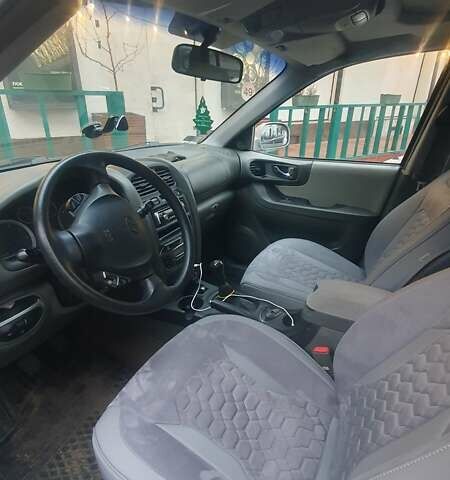 Сірий Хендай Санта Фе, об'ємом двигуна 1.99 л та пробігом 270 тис. км за 6300 $, фото 2 на Automoto.ua