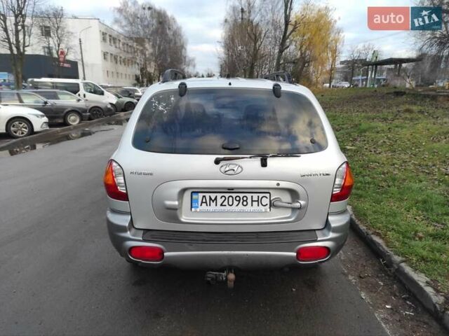 Серый Хендай Санта Фе, объемом двигателя 2 л и пробегом 289 тыс. км за 4900 $, фото 1 на Automoto.ua