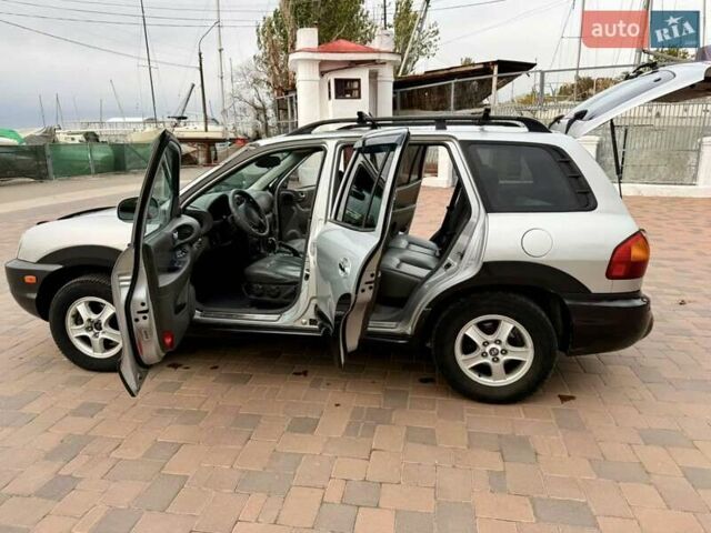 Серый Хендай Санта Фе, объемом двигателя 3.49 л и пробегом 319 тыс. км за 5300 $, фото 9 на Automoto.ua