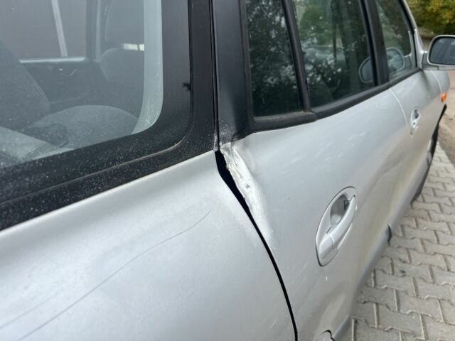 Серый Хендай Санта Фе, объемом двигателя 2.4 л и пробегом 260 тыс. км за 4200 $, фото 7 на Automoto.ua