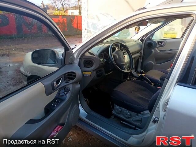 Сірий Хендай Санта Фе, об'ємом двигуна 2.4 л та пробігом 234 тис. км за 5700 $, фото 4 на Automoto.ua