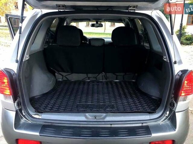 Серый Хендай Санта Фе, объемом двигателя 2 л и пробегом 278 тыс. км за 6850 $, фото 4 на Automoto.ua