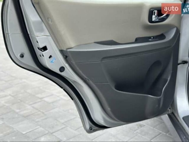 Серый Хендай Санта Фе, объемом двигателя 2.4 л и пробегом 220 тыс. км за 6750 $, фото 5 на Automoto.ua