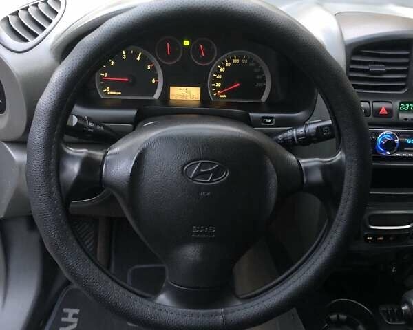 Хендай Санта Фе 2005 в Николаеве на Automoto.ua Серый Хендай Санта Фе, объемом двигателя 1.99 л и пробегом 278 тыс. км за 6850 $, фото 6 на Automoto.ua