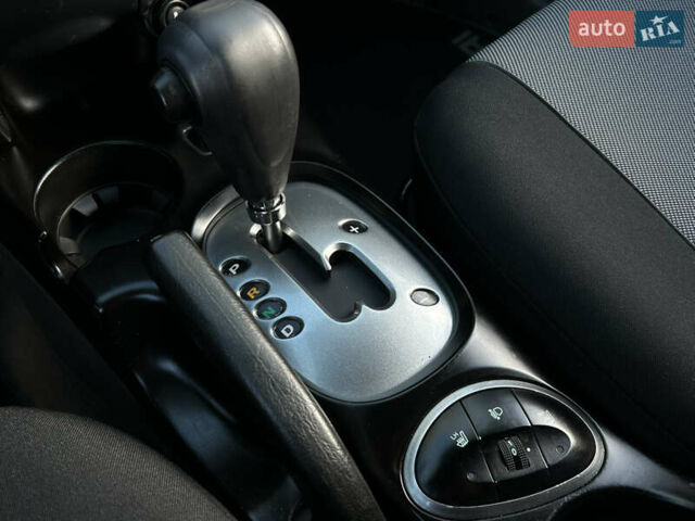 Серый Хендай Санта Фе, объемом двигателя 2 л и пробегом 278 тыс. км за 7299 $, фото 12 на Automoto.ua