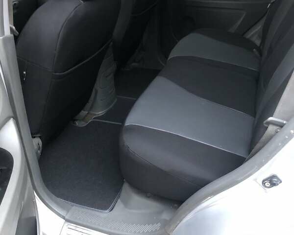 Хендай Санта Фе 2005 в Николаеве на Automoto.ua Серый Хендай Санта Фе, объемом двигателя 1.99 л и пробегом 278 тыс. км за 6850 $, фото 11 на Automoto.ua