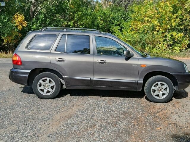 Серый Хендай Санта Фе, объемом двигателя 2 л и пробегом 263 тыс. км за 3600 $, фото 2 на Automoto.ua