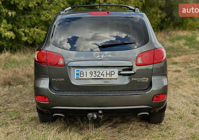 Серый Хендай Санта Фе, объемом двигателя 2.18 л и пробегом 350 тыс. км за 8799 $, фото 3 на Automoto.ua