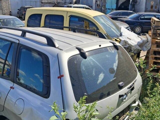 Сірий Хендай Санта Фе, об'ємом двигуна 2 л та пробігом 200 тис. км за 1500 $, фото 4 на Automoto.ua