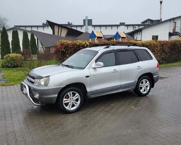 Серый Хендай Санта Фе, объемом двигателя 2 л и пробегом 300 тыс. км за 5700 $, фото 1 на Automoto.ua