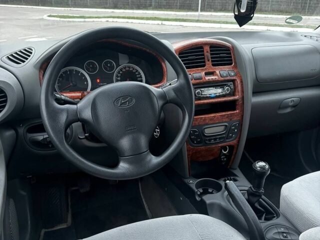 Серый Хендай Санта Фе, объемом двигателя 0 л и пробегом 221 тыс. км за 5999 $, фото 6 на Automoto.ua