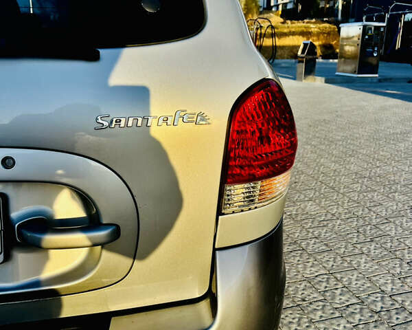 Серый Хендай Санта Фе, объемом двигателя 2.4 л и пробегом 262 тыс. км за 6900 $, фото 10 на Automoto.ua