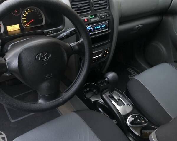 Хендай Санта Фе 2005 в Николаеве на Automoto.ua Серый Хендай Санта Фе, объемом двигателя 1.99 л и пробегом 278 тыс. км за 6850 $, фото 13 на Automoto.ua