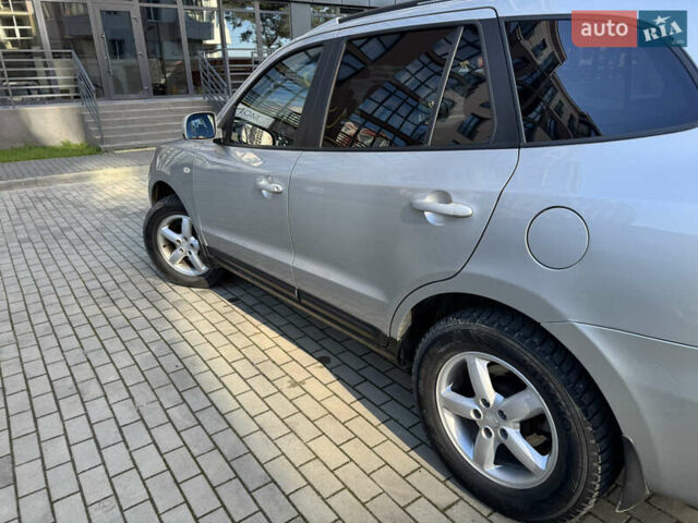 Серый Хендай Санта Фе, объемом двигателя 2.2 л и пробегом 290 тыс. км за 8700 $, фото 9 на Automoto.ua