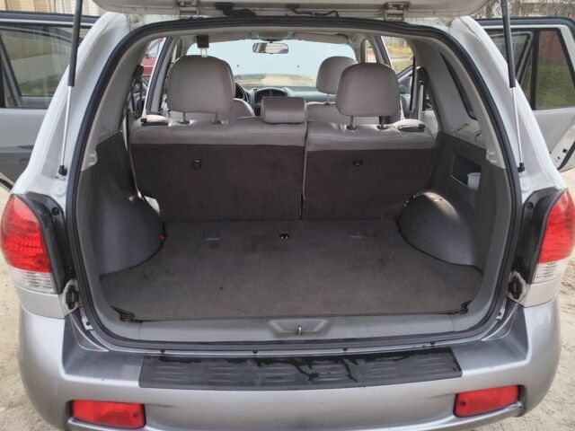 Серый Хендай Санта Фе, объемом двигателя 2.4 л и пробегом 260 тыс. км за 3300 $, фото 7 на Automoto.ua