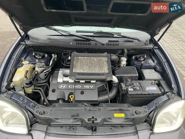 Сірий Хендай Санта Фе, об'ємом двигуна 2 л та пробігом 199 тис. км за 4200 $, фото 5 на Automoto.ua
