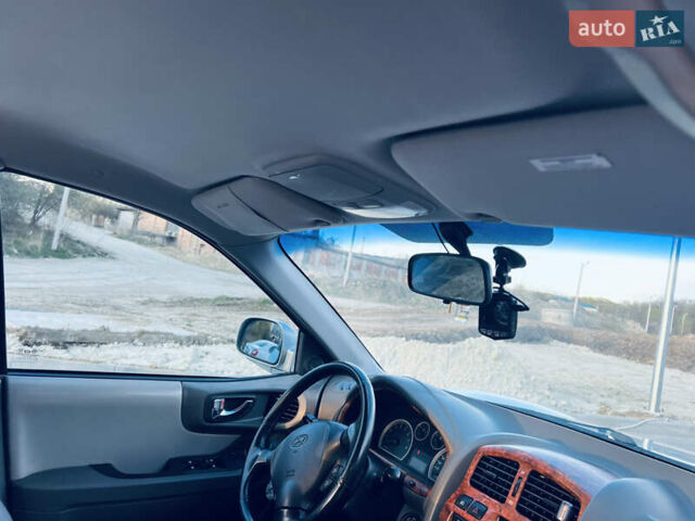 Серый Хендай Санта Фе, объемом двигателя 2.4 л и пробегом 262 тыс. км за 6900 $, фото 28 на Automoto.ua