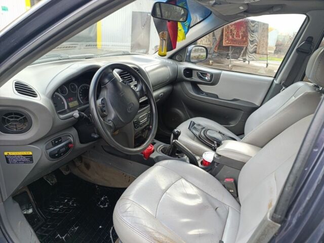 Сірий Хендай Санта Фе, об'ємом двигуна 2 л та пробігом 333 тис. км за 2000 $, фото 6 на Automoto.ua