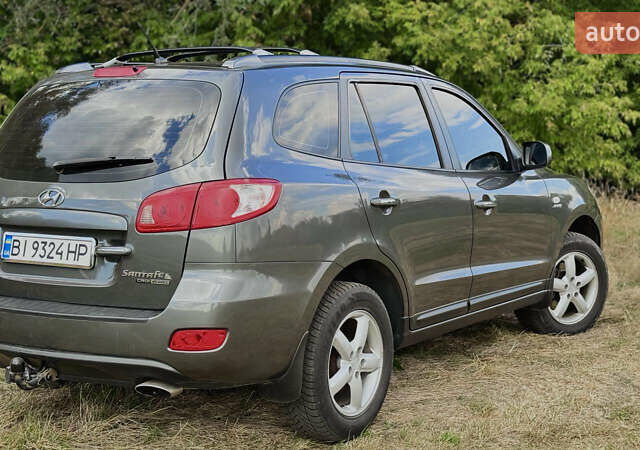 Серый Хендай Санта Фе, объемом двигателя 2.18 л и пробегом 350 тыс. км за 8799 $, фото 2 на Automoto.ua