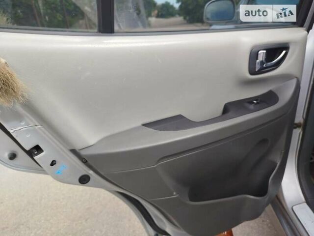 Серый Хендай Санта Фе, объемом двигателя 1.99 л и пробегом 268 тыс. км за 8000 $, фото 9 на Automoto.ua