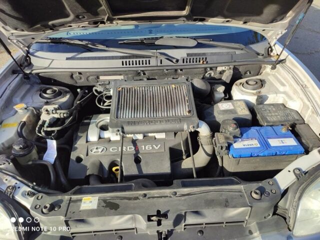 Серый Хендай Санта Фе, объемом двигателя 2 л и пробегом 237 тыс. км за 4200 $, фото 12 на Automoto.ua