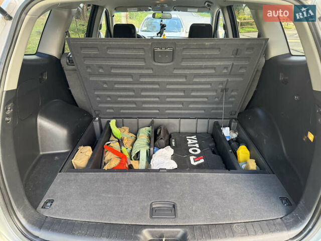 Серый Хендай Санта Фе, объемом двигателя 2.2 л и пробегом 290 тыс. км за 8700 $, фото 29 на Automoto.ua