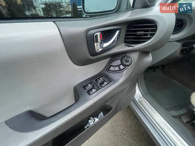 Сірий Хендай Санта Фе, об'ємом двигуна 1.99 л та пробігом 320 тис. км за 6200 $, фото 9 на Automoto.ua