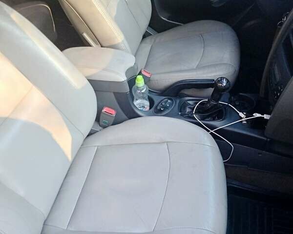 Сірий Хендай Санта Фе, об'ємом двигуна 2.35 л та пробігом 264 тис. км за 5200 $, фото 13 на Automoto.ua