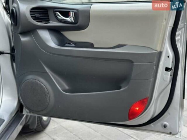 Серый Хендай Санта Фе, объемом двигателя 2.4 л и пробегом 220 тыс. км за 6750 $, фото 7 на Automoto.ua
