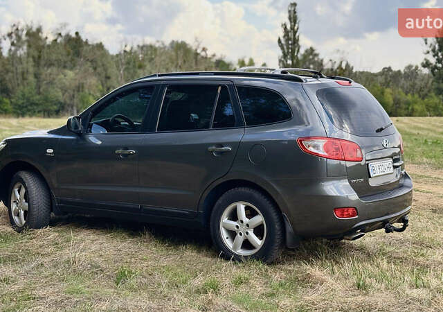 Серый Хендай Санта Фе, объемом двигателя 2.18 л и пробегом 350 тыс. км за 8799 $, фото 4 на Automoto.ua