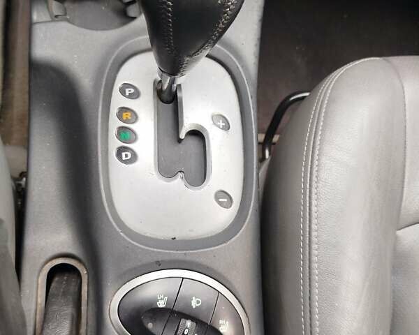 Серый Хендай Санта Фе, объемом двигателя 1.99 л и пробегом 268 тыс. км за 8000 $, фото 11 на Automoto.ua