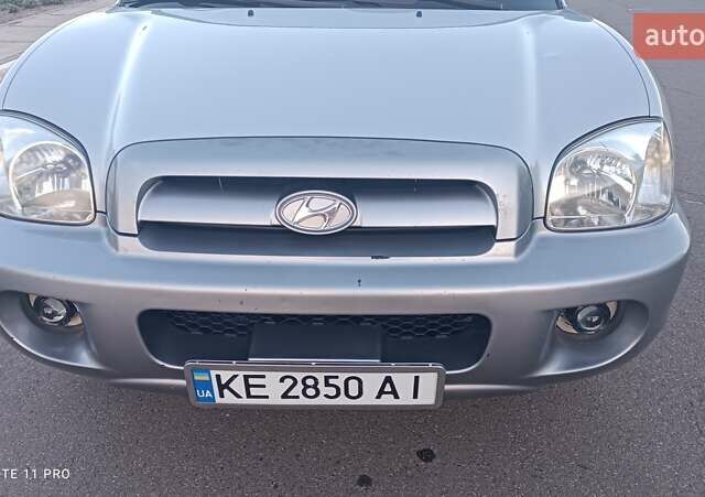 Серый Хендай Санта Фе, объемом двигателя 2 л и пробегом 311 тыс. км за 5700 $, фото 4 на Automoto.ua