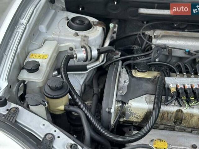 Серый Хендай Санта Фе, объемом двигателя 2.4 л и пробегом 220 тыс. км за 6750 $, фото 4 на Automoto.ua