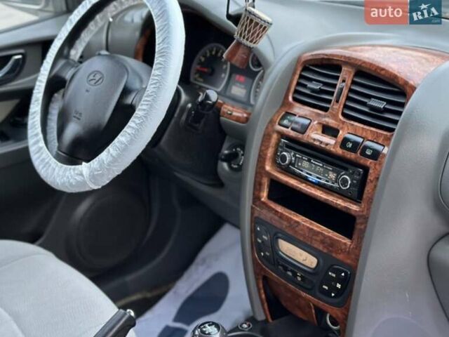 Серый Хендай Санта Фе, объемом двигателя 2.4 л и пробегом 220 тыс. км за 6750 $, фото 9 на Automoto.ua