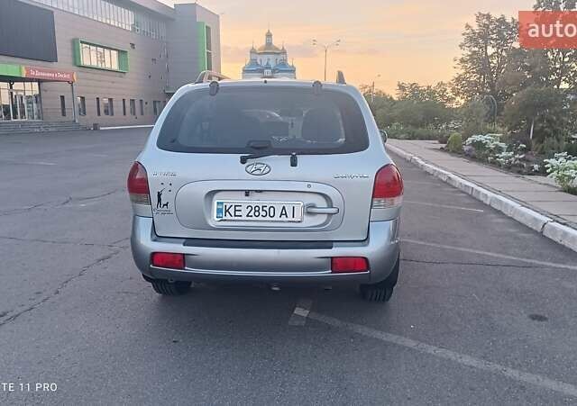 Серый Хендай Санта Фе, объемом двигателя 2 л и пробегом 311 тыс. км за 5700 $, фото 3 на Automoto.ua