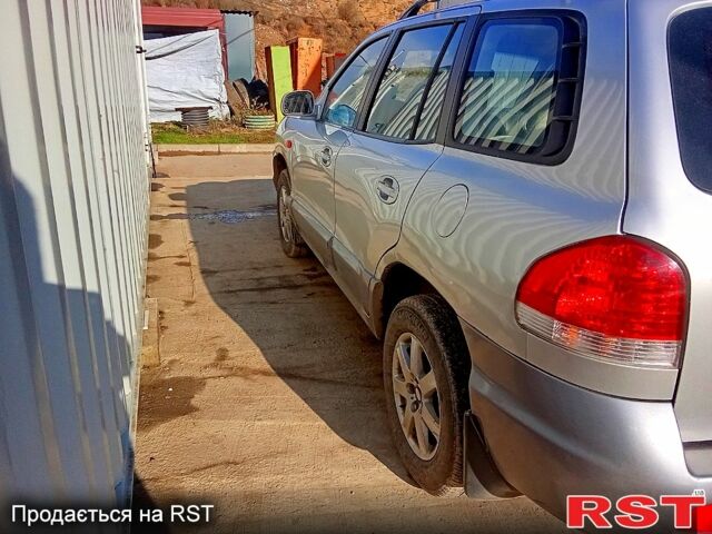 Серый Хендай Санта Фе, объемом двигателя 2 л и пробегом 252 тыс. км за 6000 $, фото 4 на Automoto.ua