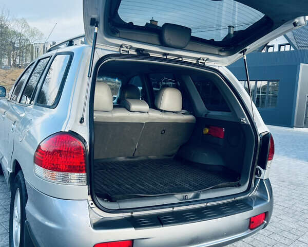 Серый Хендай Санта Фе, объемом двигателя 2.4 л и пробегом 262 тыс. км за 6900 $, фото 36 на Automoto.ua