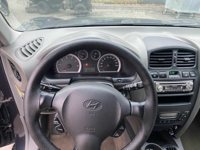 Серый Хендай Санта Фе, объемом двигателя 0 л и пробегом 199 тыс. км за 4200 $, фото 7 на Automoto.ua