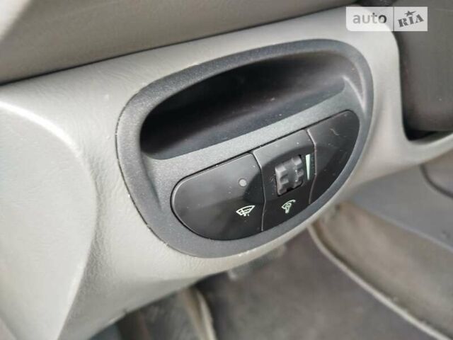 Серый Хендай Санта Фе, объемом двигателя 1.99 л и пробегом 268 тыс. км за 8000 $, фото 10 на Automoto.ua