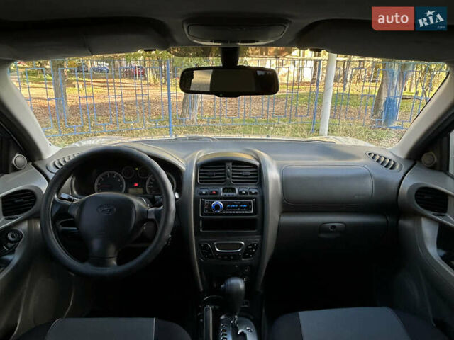 Серый Хендай Санта Фе, объемом двигателя 2 л и пробегом 278 тыс. км за 7299 $, фото 9 на Automoto.ua