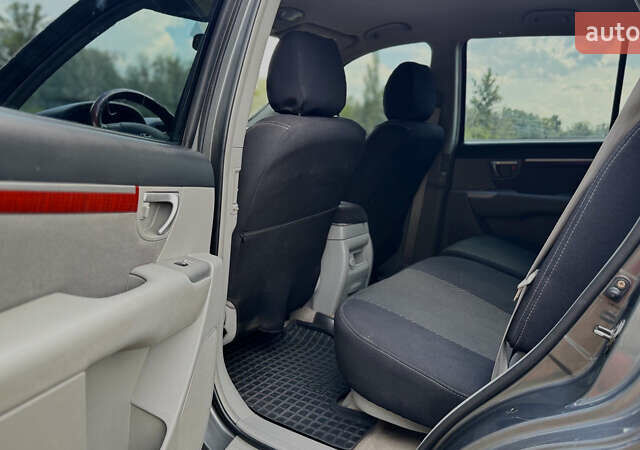 Серый Хендай Санта Фе, объемом двигателя 2.18 л и пробегом 350 тыс. км за 8799 $, фото 14 на Automoto.ua