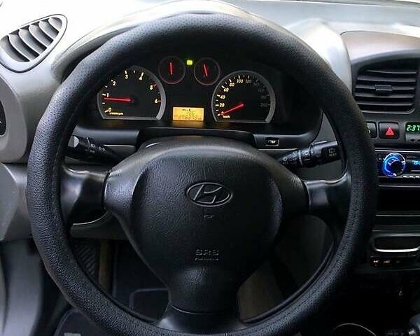 Серый Хендай Санта Фе, объемом двигателя 2 л и пробегом 278 тыс. км за 6850 $, фото 5 на Automoto.ua